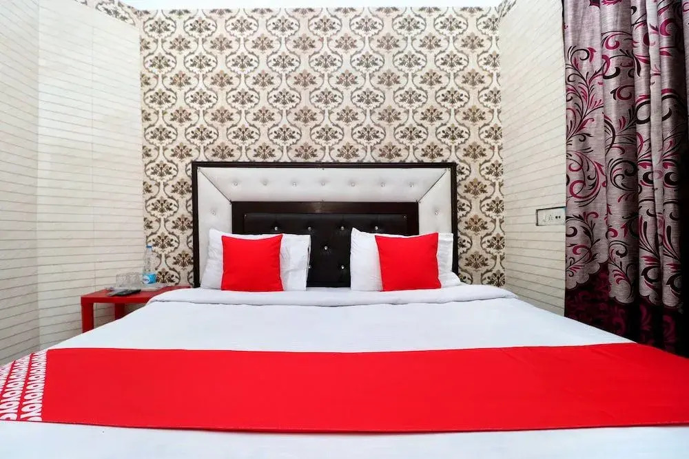 Oyo 24015 Kawal Residency