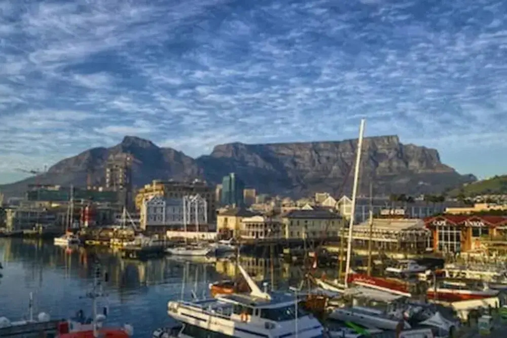 Spacious, Heritage 1 Bedroom Apartment in Cape Town