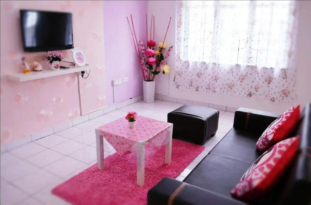 Manis-Manis Pink Lady Cottage