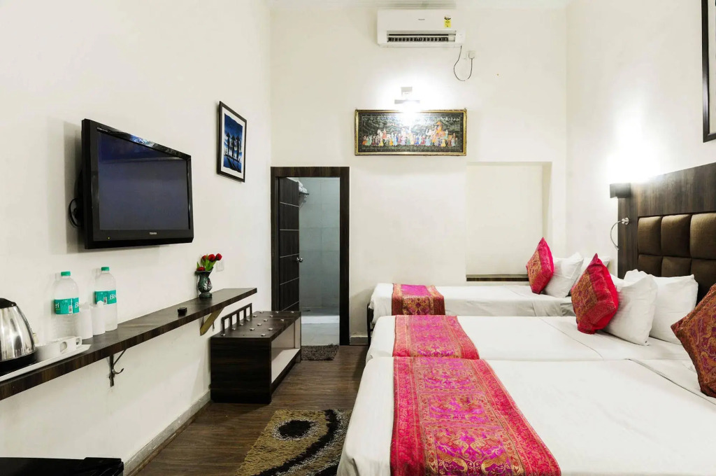 Zo Rooms VIP Road Kalakriti