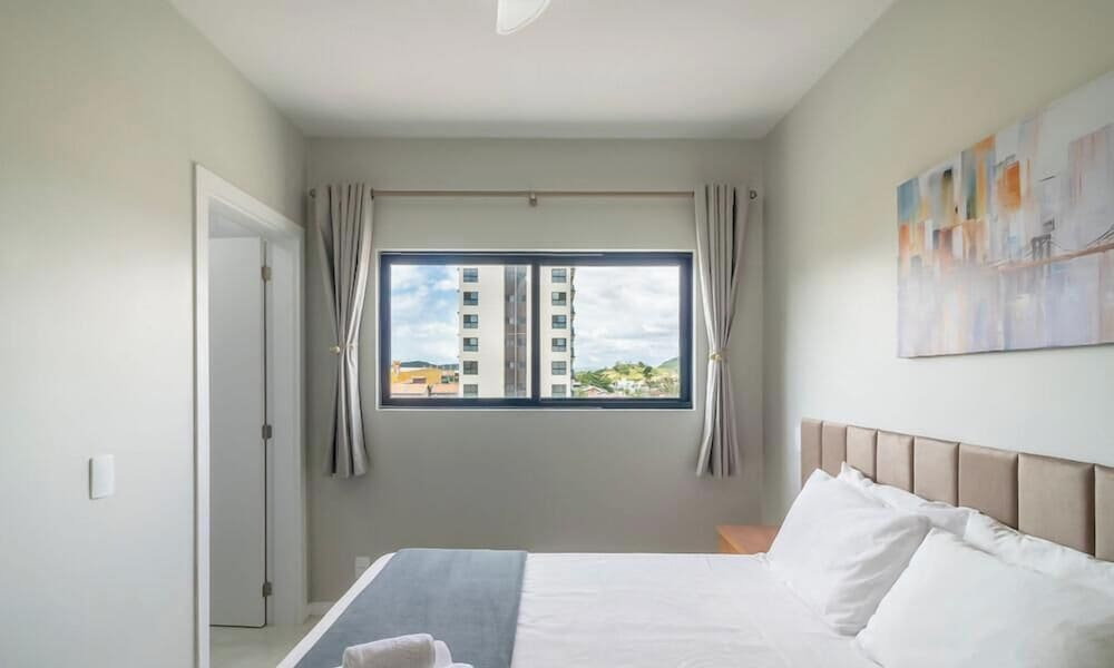 Condominium w/ Pool, 450 m fr/ the sea and 650 m fr/ Beto Carrero World - Lavs