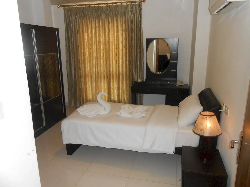 Seven Days Hotel