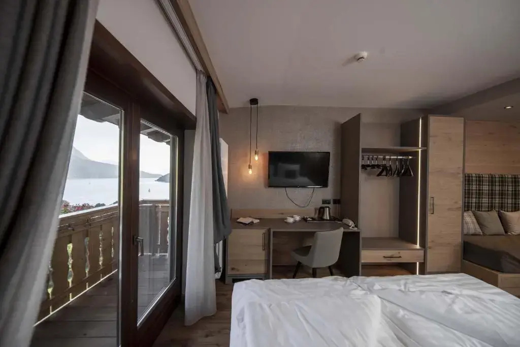 Ariston Lake View Hotel