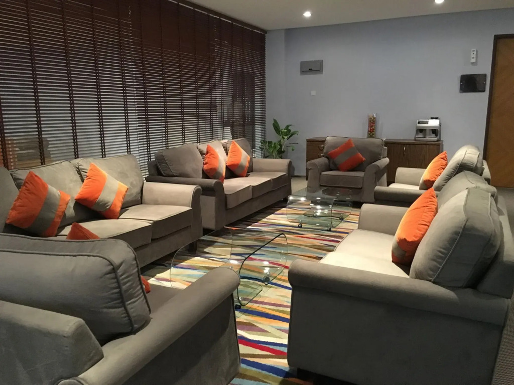Hotel Casuarina Meru