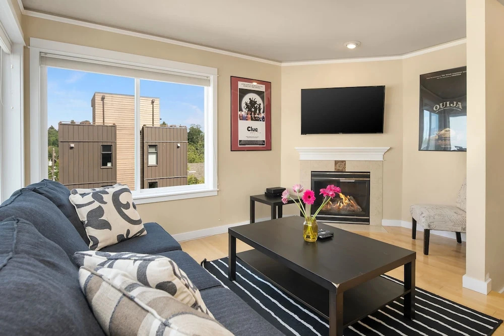 Seattle Vacation Home: Life's A Game