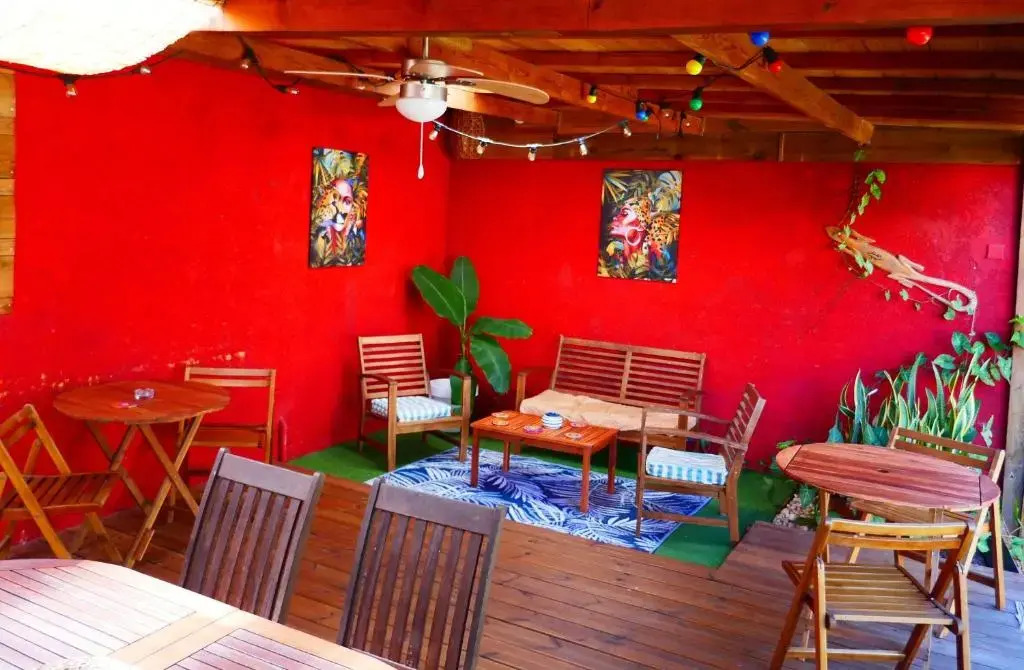 Les Baroudeurs Hostel