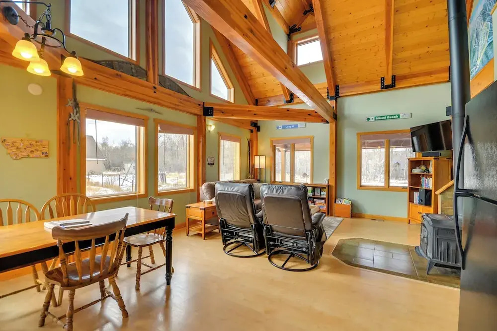 'off The Beaten Path' Cabin w/ Mtn Views & Hot Tub