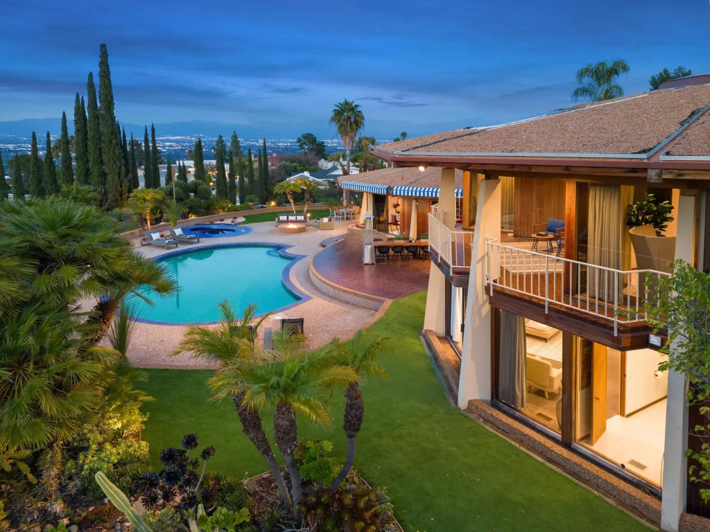 Via Vallarta - An Architecturally Significant California Modern Home