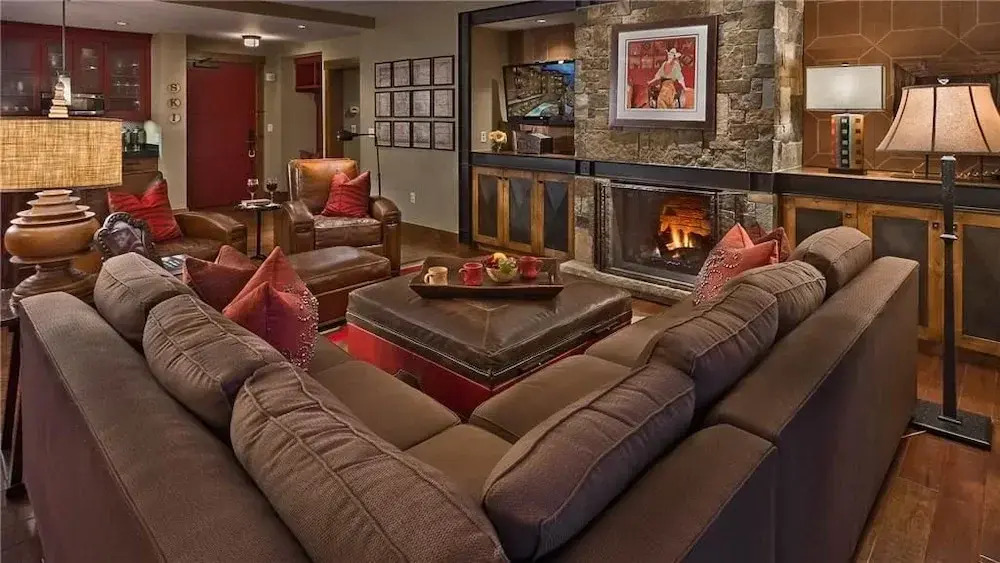 Grouse Mountain 510 4 BedroomCondo By Moving Mountains