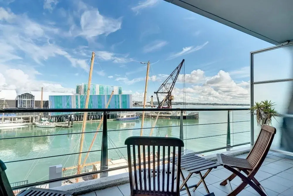 QV Serviced Modern Viaduct Apartment - 805