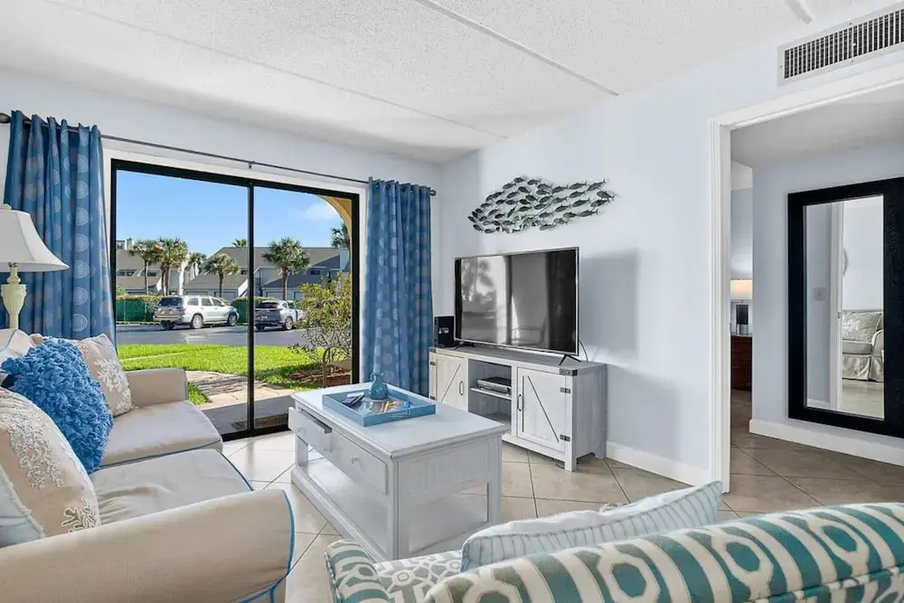 Spacious 2BR Resort Condo Beach, Hot Tubs & Family-friendly Fun