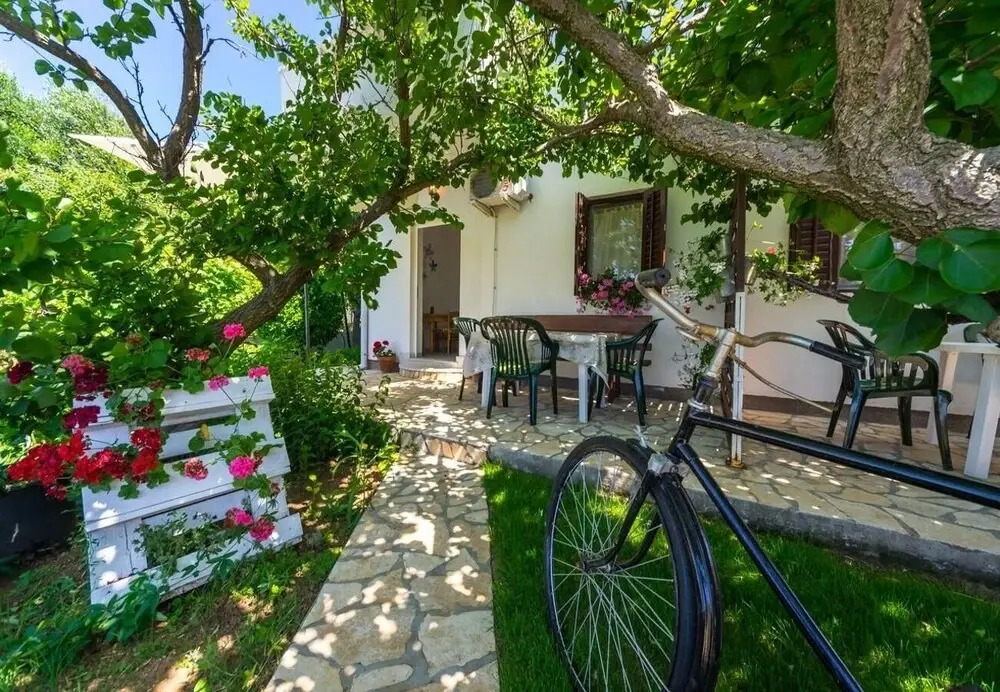 San - Comfortable and Great Location - A2