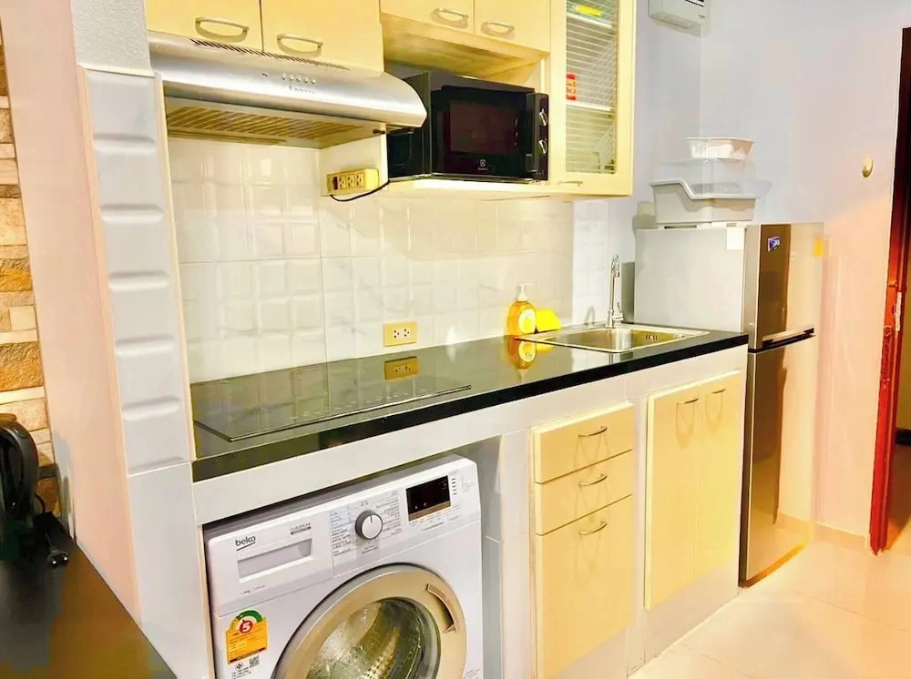 Large Condo Middle of Jomtien, Near the Beach 42m2