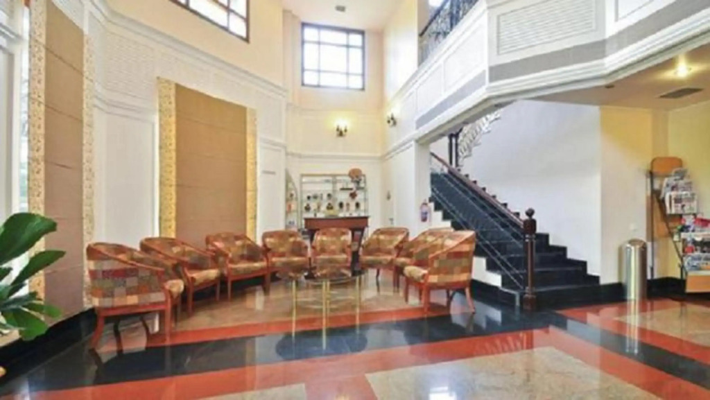 Holiday Hotel