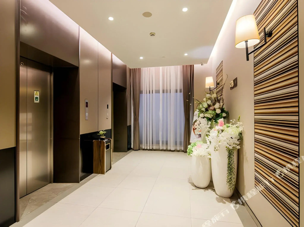 Homeinn Plus Hotel (Shanghai Bund Jinling East Road)