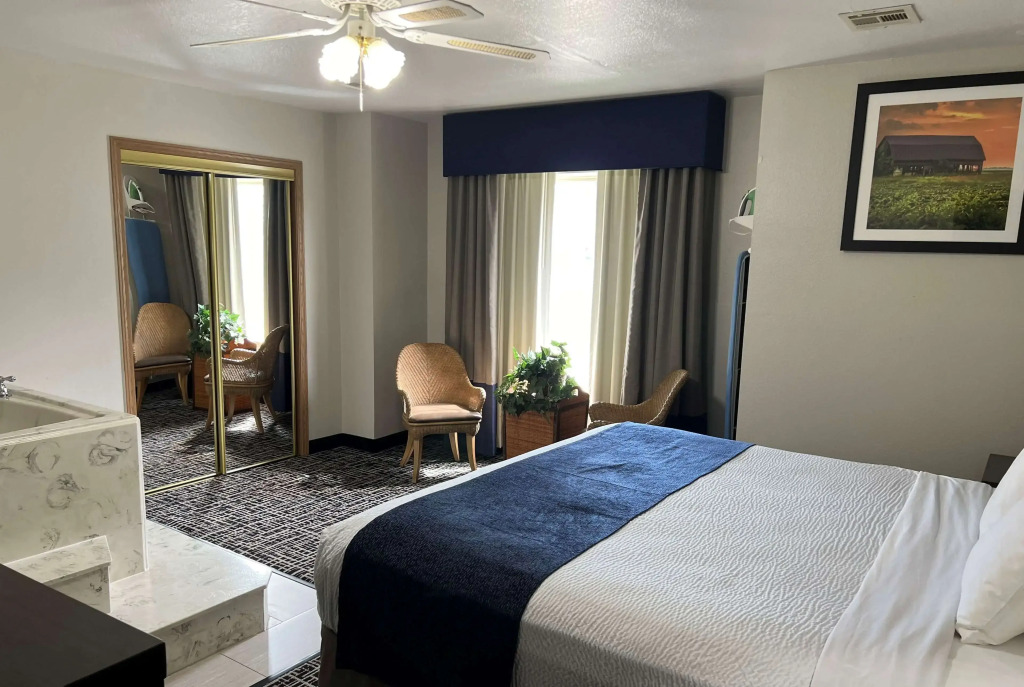 Days Inn by Wyndham Grove