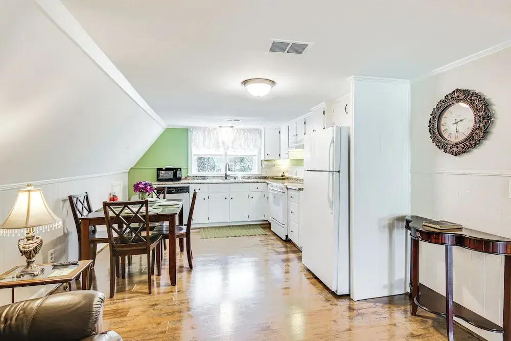 Aiken Apt w/ Garden-view Balcony: Half-mi to Dtwn