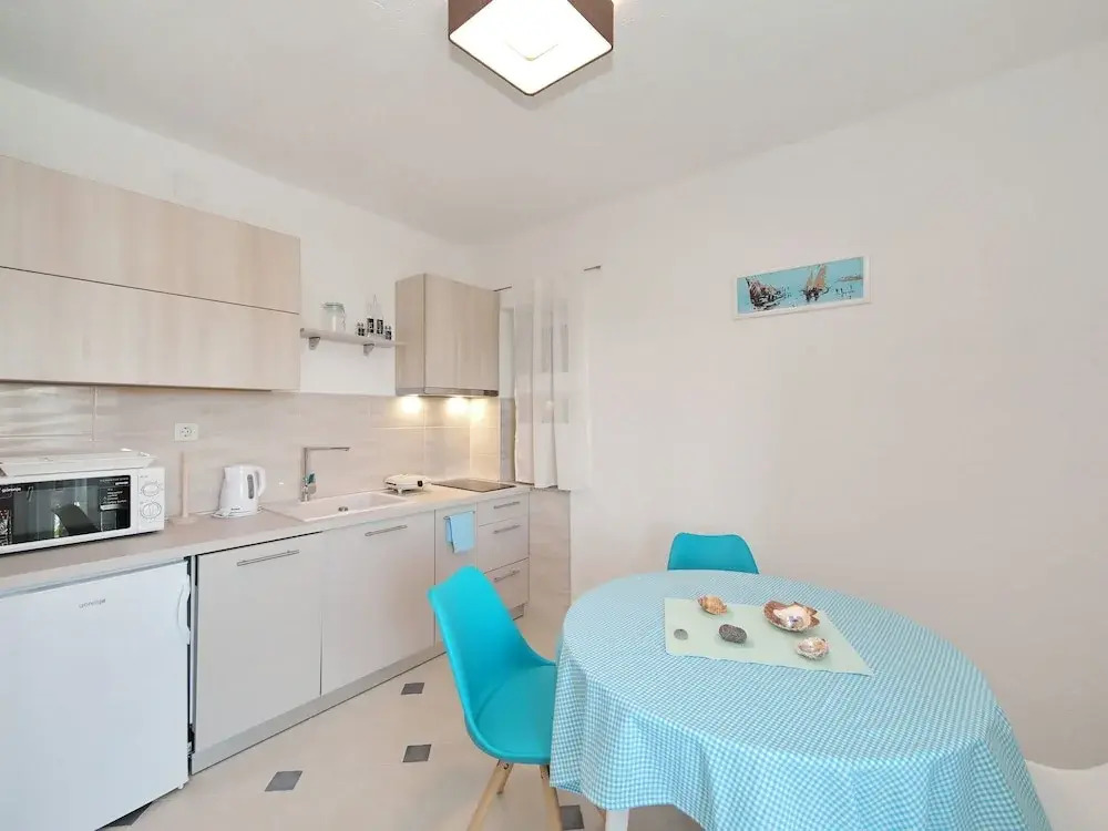 Charming Apartment Directly on the Sea, Whirlpool and Sauna, Beautiful Garden