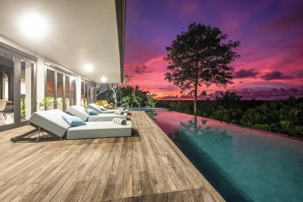 Elegant 6BR Clifftop Villa Near Bingin