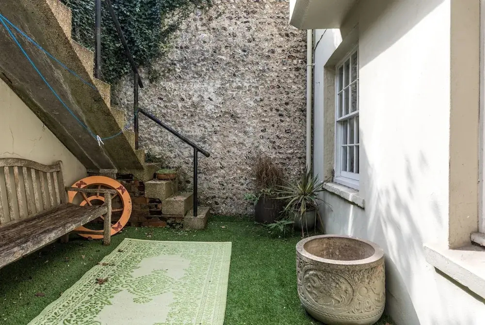 1 Bedroom Apartment Near Central Brighton