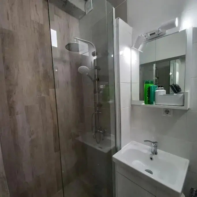 Lovely 1- bedroom condo close to downtown