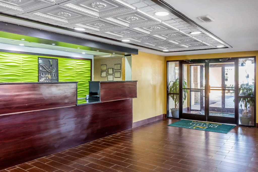 Quality Inn & Suites near Robins Air Force Base