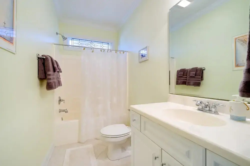 Breezy Kure Beach Home - Walk to Pier & Ocean!
