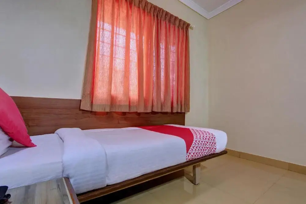 OYO 14695 Shrusti Comfort