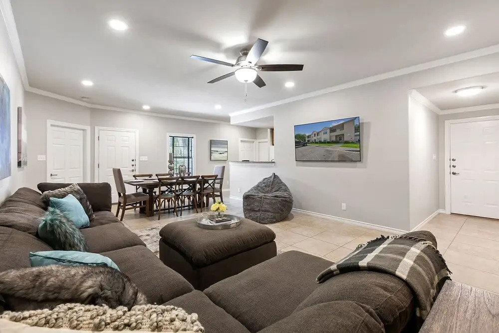 New! Modern Riverfront Apt 5blks to Schlitterbahn!