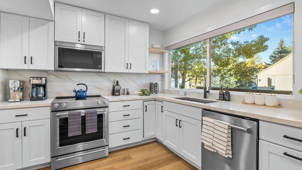 Stylish 3-story Retreat With Hot Tub & Firepit Near Park City High West Hideaway by Avantstay