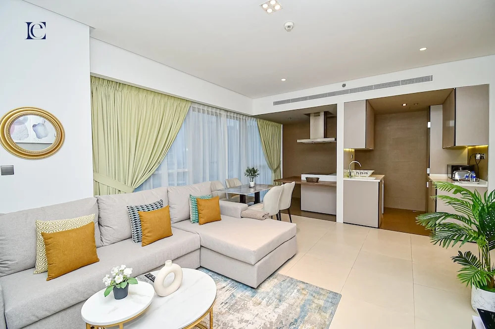 VST - Spacious Furnished 1BR in Marina