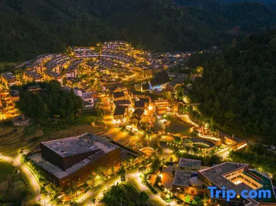 Yunhe Banshan Hot Spring Resort Hotel (Tengchong Mayugu Hot Spring Town)