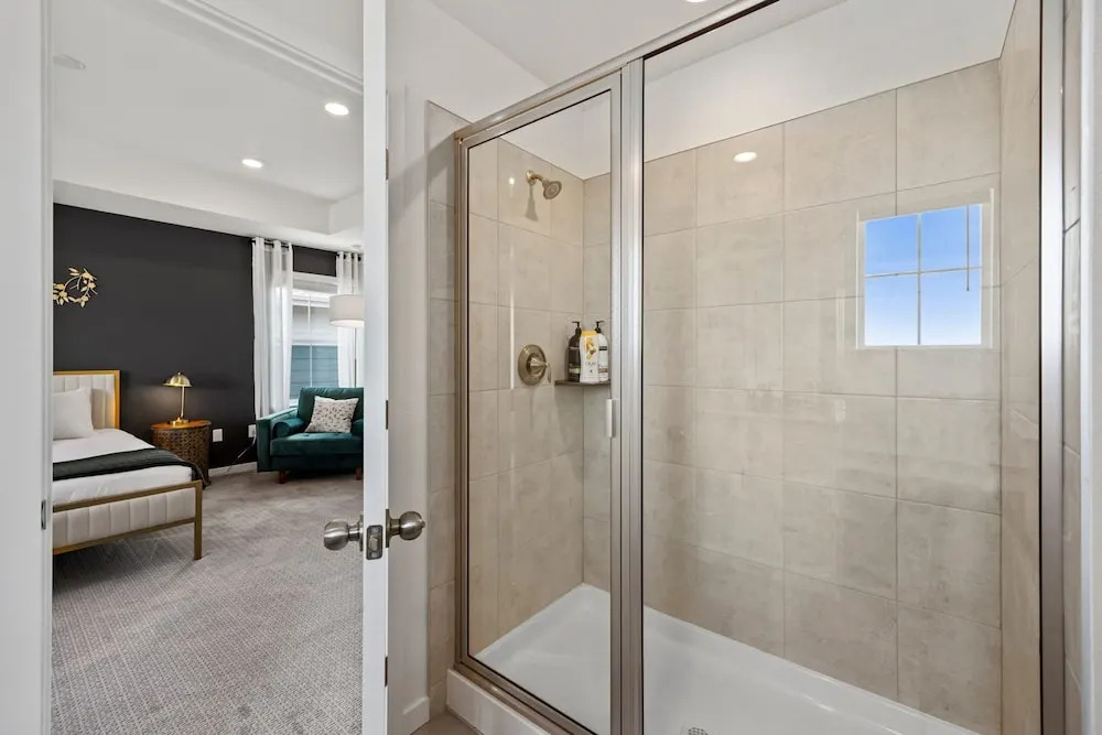 New Build W/ Great Backyard & Lake Access!