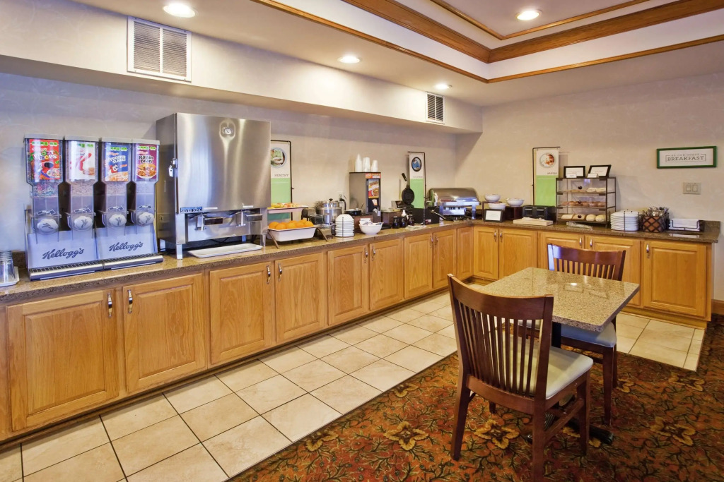 Country Inn & Suites By Radisson, McDonough, GA