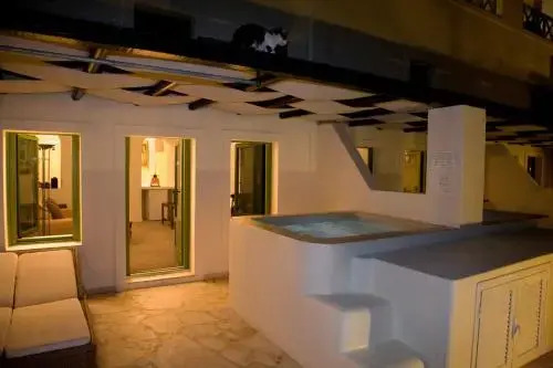 Cycladic Center Economy Rooms