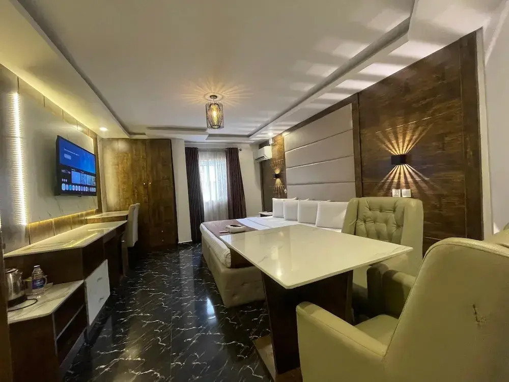 Presken Hotel Reliance