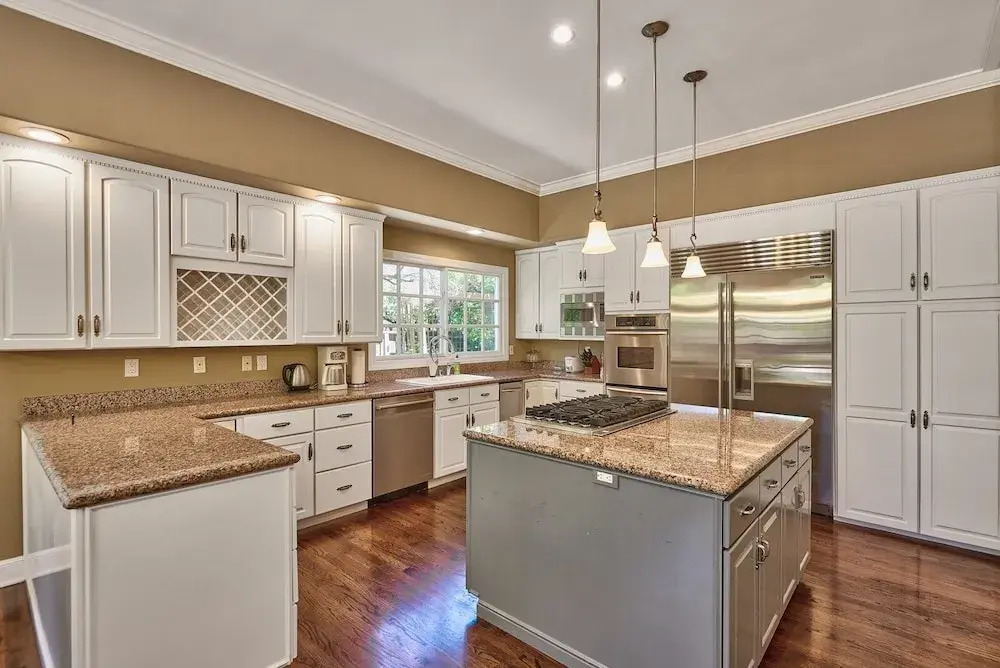 Spacious & Welcoming Close To Stanford & Tech 4 Bedroom Home by RedAwning