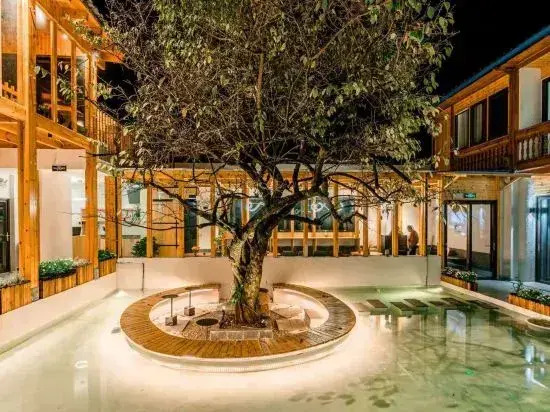 Eryuan Under the Plum Tree Lakeview Vacation Apartment
