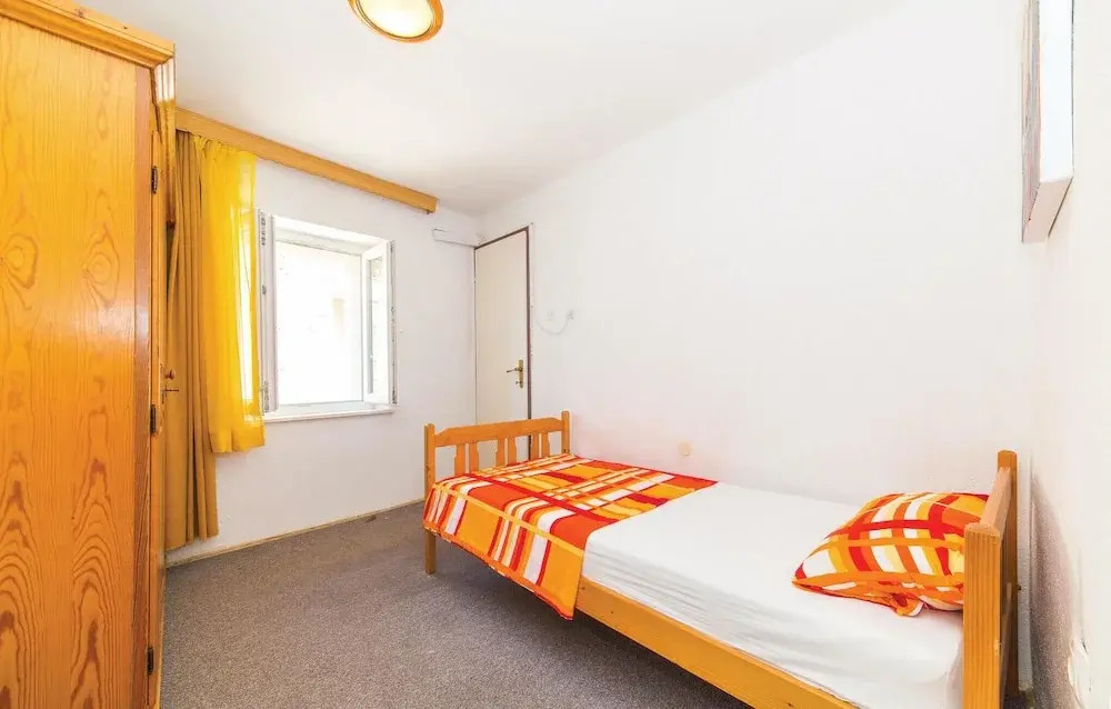Nice Home in Kastel Kambelovac With Wifi and 4 Bedrooms