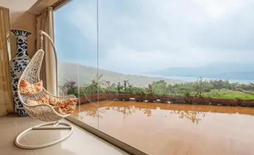 The Glass House by Vista Rooms
