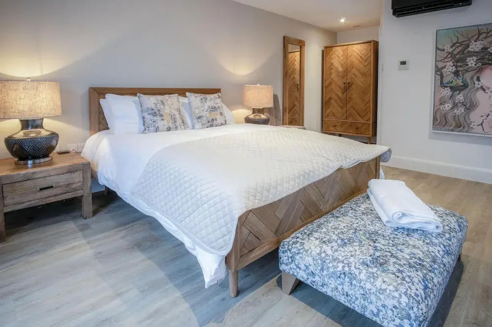Suite 1 - Sleeping Giant Hotel - PEN Y CAE Inn