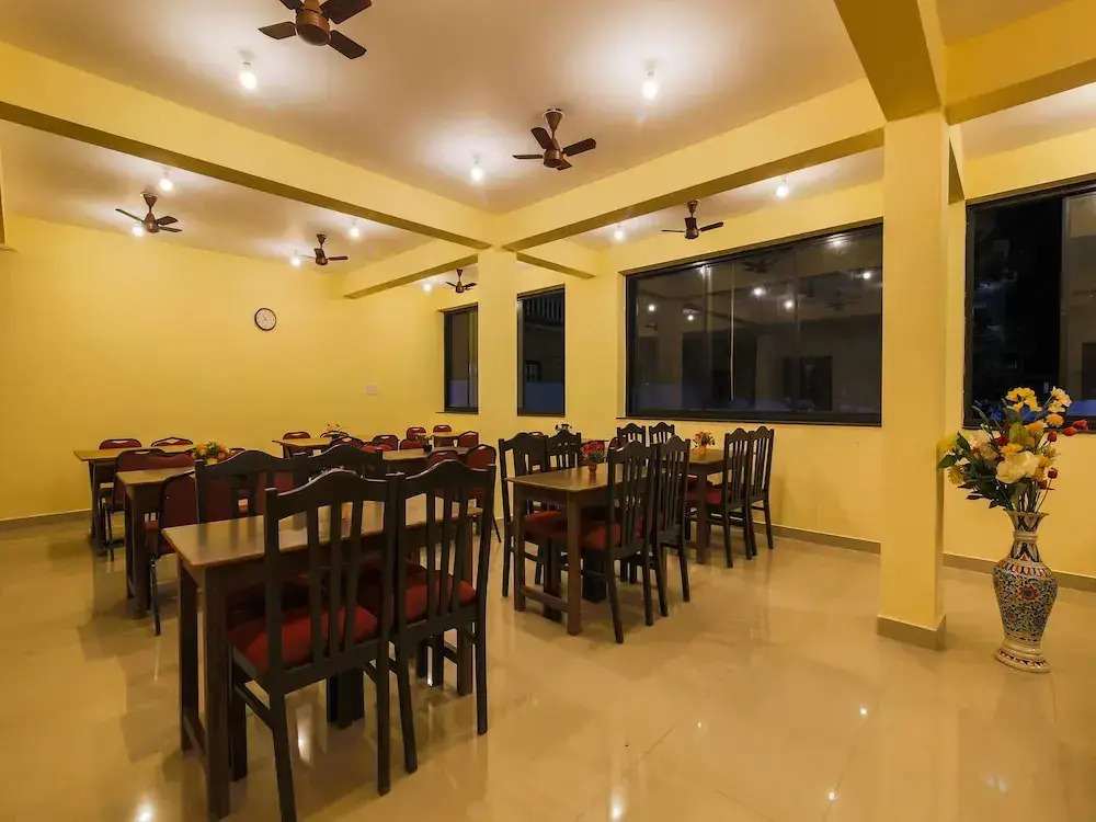 OYO Flagship 19324 Dom's Cafe Calangute
