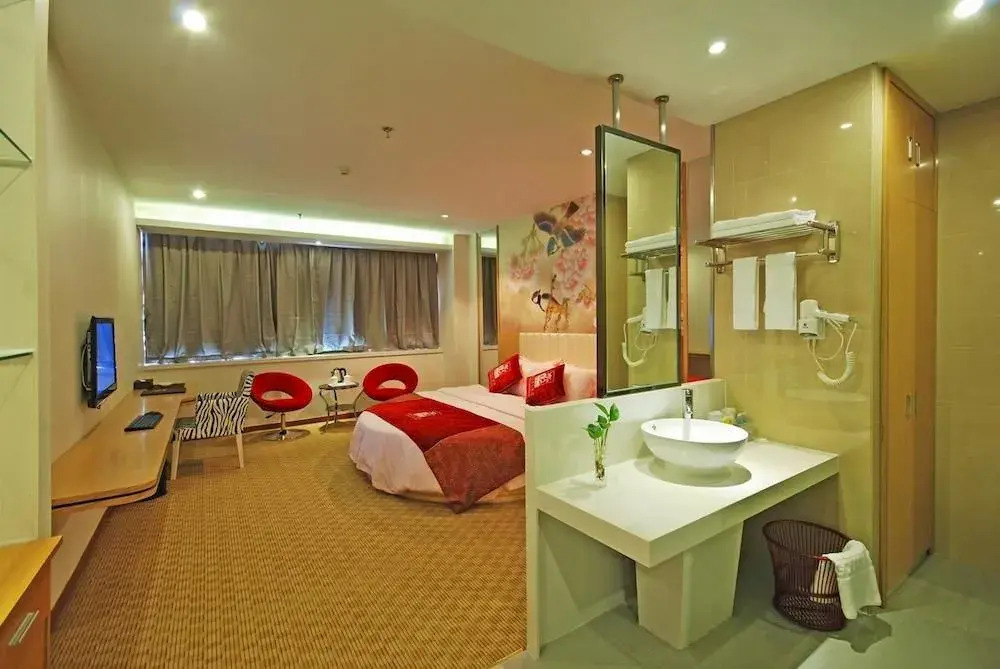 Longquan Xuri Hotel