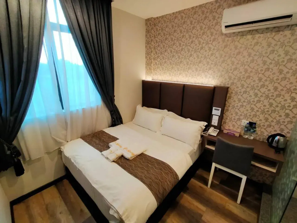Spring Season Hotel