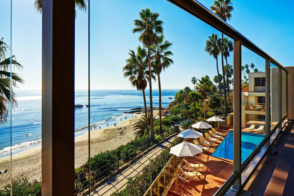 Casa Loma Beach Hotel