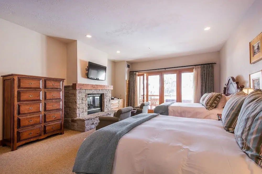 Premium Luxury Five Bedroom Townhouse with Hot Tub and Majestic Mountain Views 5 Townhouse by RedAwning