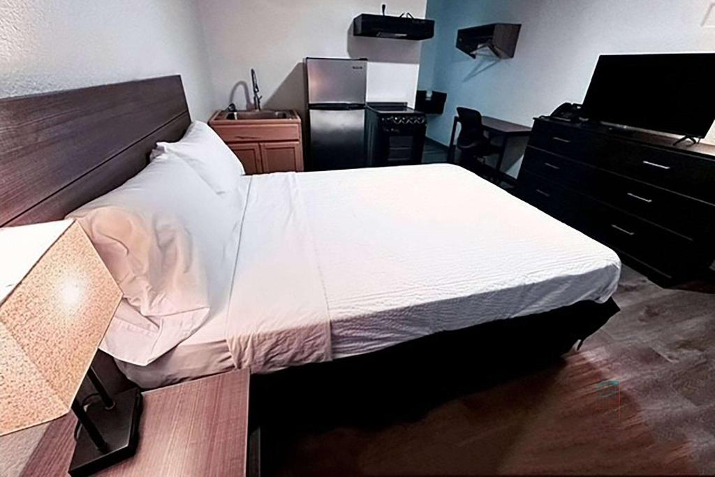 Studio City Suites, A Travelodge By Wyndham