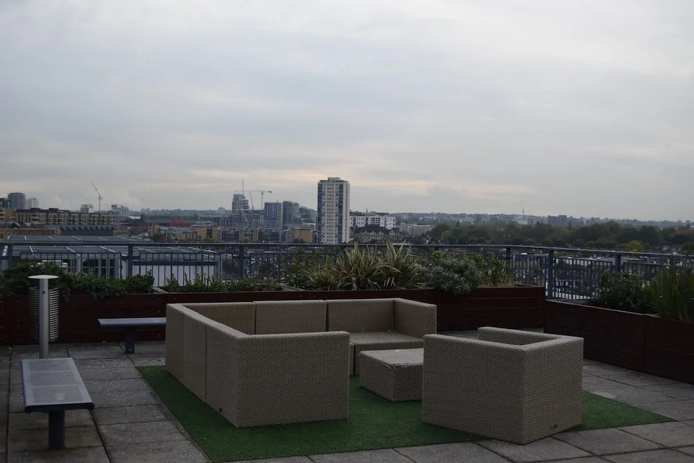 1 Bedroom Apartment by the River in Imperial Wharf