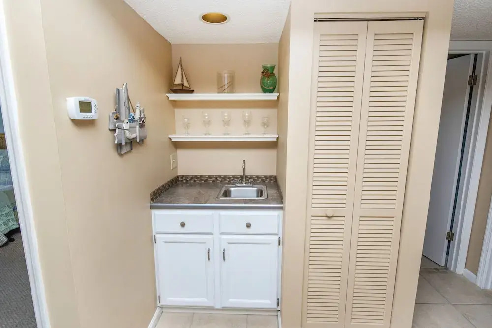 Lovely Oceanside Home W/outdoor Shower/free Wifi/shared Pool/hot Tub/tennis/ac