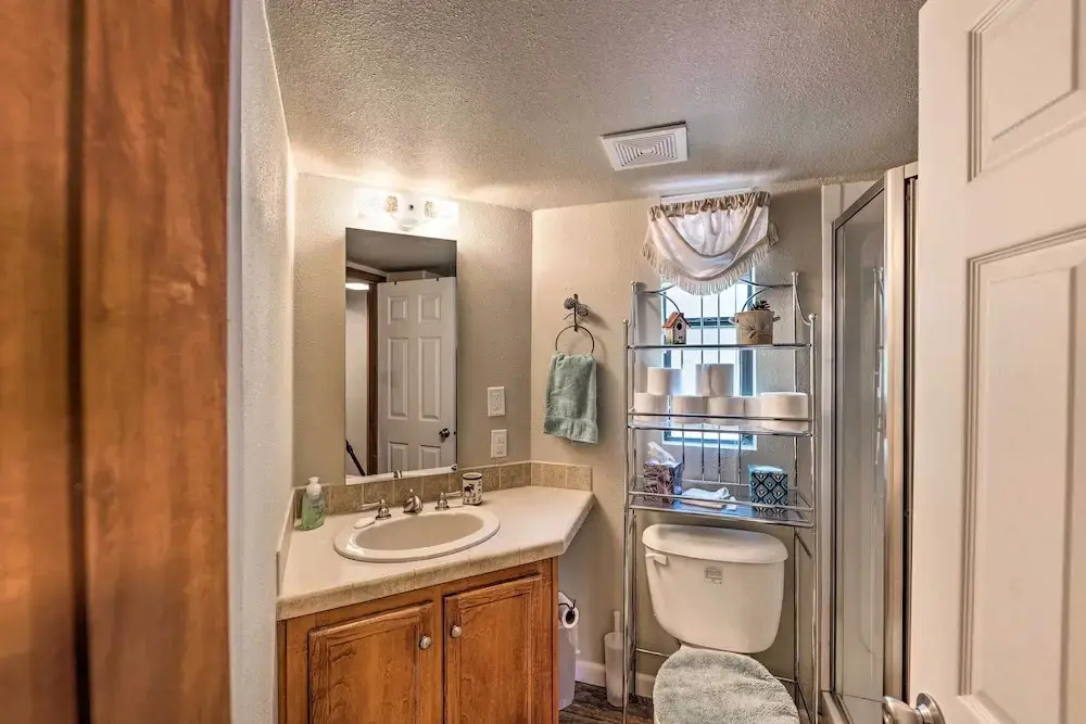 Gateway to Sunrise Resort! Show Low Cabin w/ Deck
